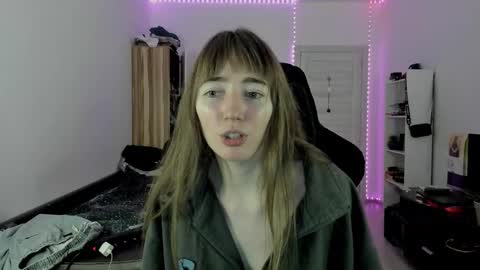 Snapshot of bekkawell chatting on 10-17-25, 04:09 Lisa online show from 10-17-25, 04:09