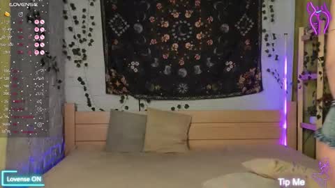 Snapshot of bekky_hammon chatting on 10-02-25, 03:24 Bekky online show from 10-02-25, 03:24