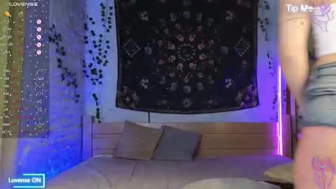 Snapshot of bekky_hammon chatting on 10-27-25, 03:21 Bekky online show from 10-27-25, 03:21