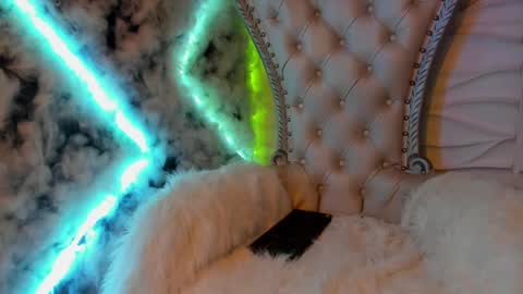 independent model online show from 12-10-24, 08:08