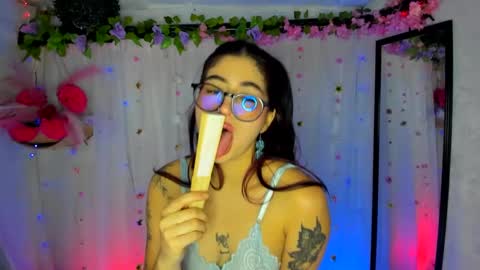 modelo independiente online show from 10-01-25, 06:36