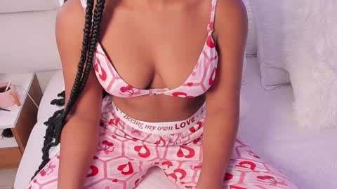 Snapshot of belkis_mills chatting on 01-16-25, 02:30 Belkis online show from 01-16-25, 02:30