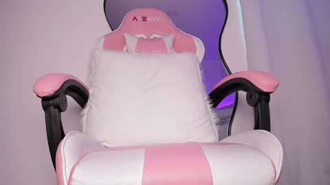 Snapshot of belkis_mills chatting on 01-18-25, 10:49 Belkis online show from 01-18-25, 10:49