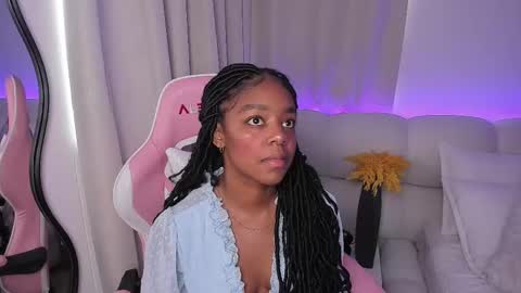 Snapshot of belkis_mills chatting on 02-14-25, 06:29 Belkis online show from 02-14-25, 06:29