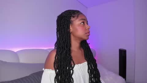 Snapshot of belkis_mills chatting on 02-19-25, 12:33 Belkis online show from 02-19-25, 12:33