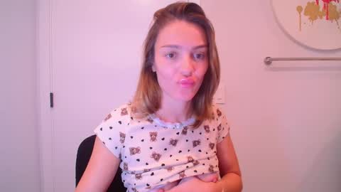 Snapshot of bell_kim chatting on 02-04-26, 01:00 Bell kim online show from 02-04-26, 01:00