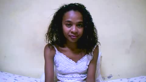 Snapshot of bella193999 chatting on 12-06-24, 12:49 bella193999 online show from 12-06-24, 12:49