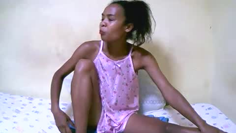 Snapshot of bella193999 chatting on 12-16-24, 03:22 bella193999 online show from 12-16-24, 03:22