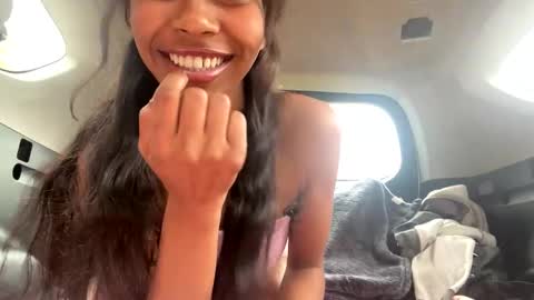 Snapshot of bella19sua chatting on 09-10-25, 06:41 bella19sua online show from 09-10-25, 06:41