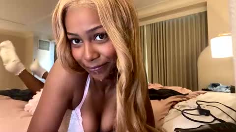 Snapshot of bella19sua chatting on 10-05-25, 09:02 bella19sua online show from 10-05-25, 09:02