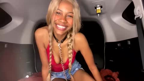 Snapshot of bella19sua chatting on 10-25-25, 03:36 bella19sua online show from 10-25-25, 03:36