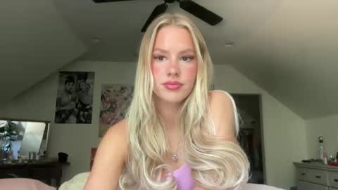 Snapshot of bella_christian chatting on 06-03-26, 07:30 Bella Baby online show from 06-03-26, 07:30
