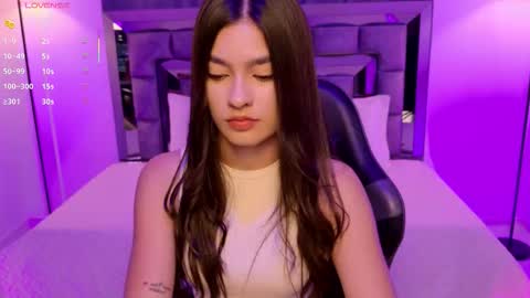 Snapshot of bella_clark2 chatting on 10-30-25, 02:13 Bella online show from 10-30-25, 02:13