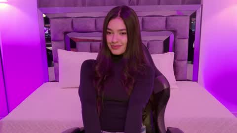 Snapshot of bella_clark2 chatting on 11-05-25, 04:34 Bella online show from 11-05-25, 04:34