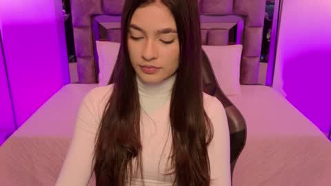 Snapshot of bella_clark2 chatting on 11-14-25, 03:38 Bella online show from 11-14-25, 03:38