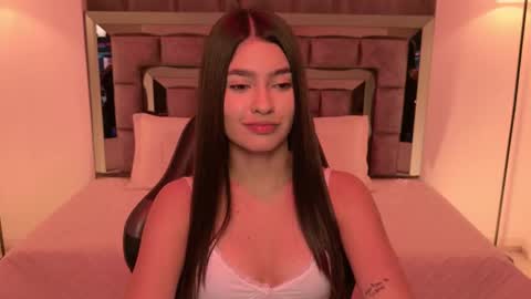 Snapshot of bella_clark2 chatting on 12-17-25, 02:06 Bella online show from 12-17-25, 02:06