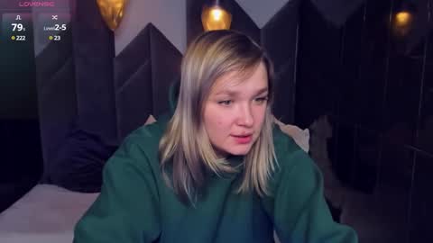 Snapshot of bella_cosmo chatting on 02-10-25, 12:50 Bella online show from 02-10-25, 12:50