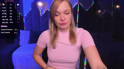 Snapshot of bella_cosmos chatting on 10-28-25, 05:55 Bella online show from 10-28-25, 05:55