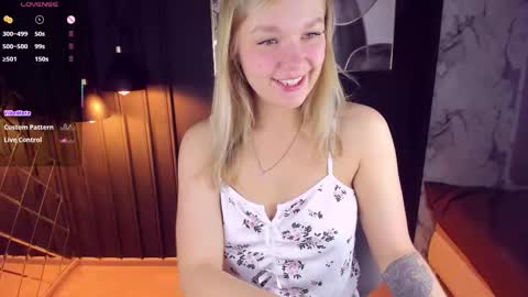 Snapshot of bella_cosmos chatting on 11-11-25, 06:02 Bella online show from 11-11-25, 06:02