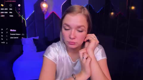 Snapshot of bella_cosmos chatting on 11-13-25, 05:56 Bella online show from 11-13-25, 05:56