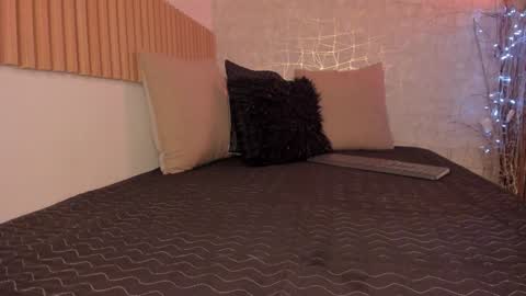 Dessi  online show from 01-04-25, 03:17