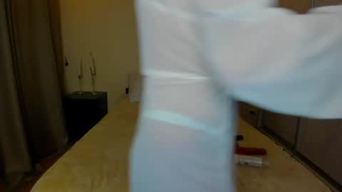 Snapshot of bella_foryou chatting on 01-18-25, 08:19 NastyaThere are legends that in this room all your wishes can come true  Private is Open online show from 01-18-25, 08:19