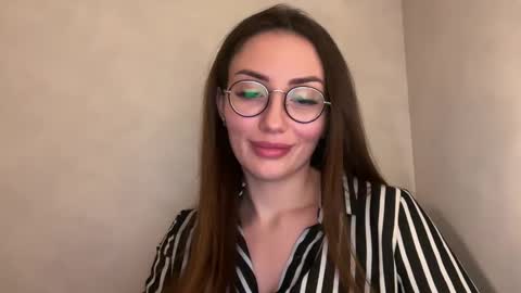 Snapshot of bella_foxxi chatting on 12-13-24, 06:38 bella_foxxi online show from 12-13-24, 06:38