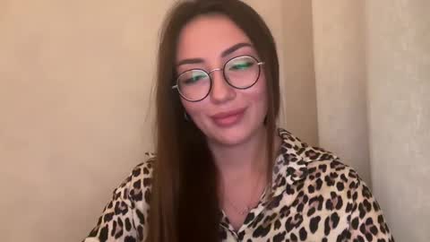 Snapshot of bella_foxxi chatting on 12-28-24, 12:47 bella_foxxi online show from 12-28-24, 12:47