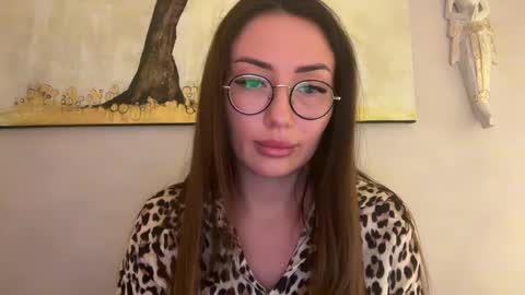 Snapshot of bella_foxxi chatting on 01-06-25, 01:52 bella_foxxi online show from 01-06-25, 01:52