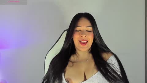 Laura online show from 12-12-24, 01:06