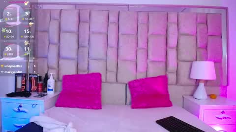 Snapshot of bella_haimi chatting on 05-16-26, 04:20 bella online show from 05-16-26, 04:20