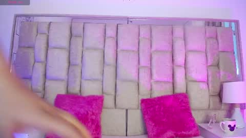 Snapshot of bella_haimi chatting on 06-09-26, 03:51 bella online show from 06-09-26, 03:51