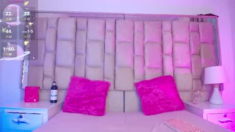 Snapshot of bella_haimi chatting on 06-11-26, 03:04 bella online show from 06-11-26, 03:04