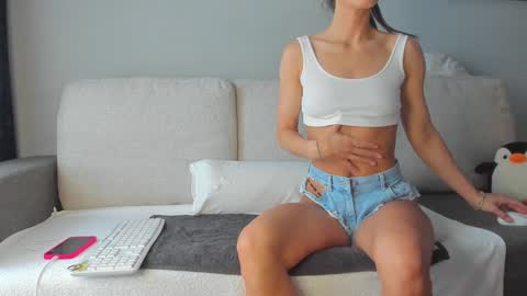 Snapshot of bella_hot77 chatting on 01-19-25, 08:18 Anna online show from 01-19-25, 08:18