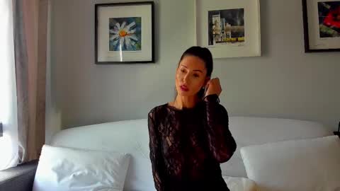 Snapshot of bella_hot77 chatting on 09-09-25, 08:14 Anna online show from 09-09-25, 08:14