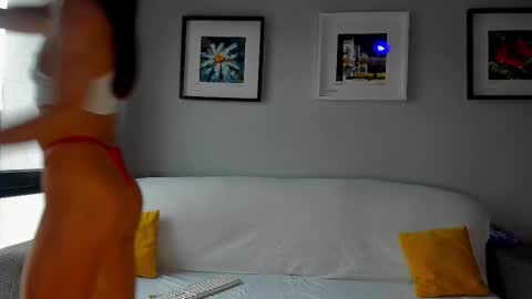 Snapshot of bella_hot77 chatting on 09-17-25, 10:28 Anna online show from 09-17-25, 10:28