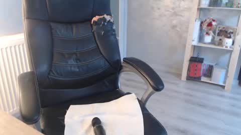 Snapshot of bella_miax chatting on 02-19-25, 11:38 online show from 02-19-25, 11:38