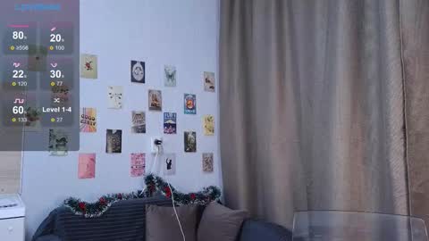 Snapshot of bella_murrrr chatting on 12-21-25, 01:07 Bella online show from 12-21-25, 01:07