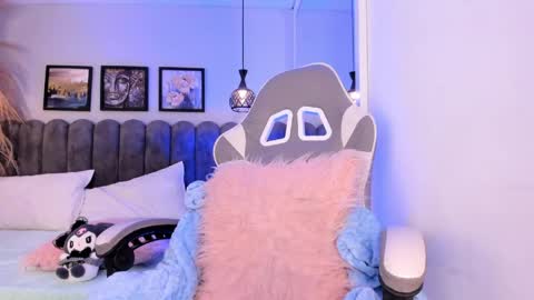 bella_peach_ online show from 04-17-26, 03:20