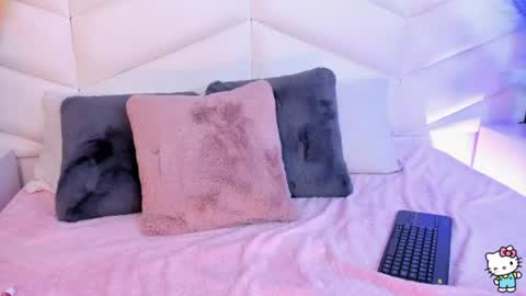 Snapshot of bella_peach_ chatting on 06-13-26, 04:32 bella_peach_ online show from 06-13-26, 04:32