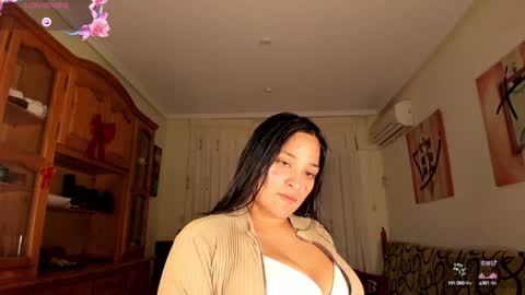 Snapshot of bella_pocahontas3 chatting on 01-08-25, 10:06 bella_pocahontas3 online show from 01-08-25, 10:06