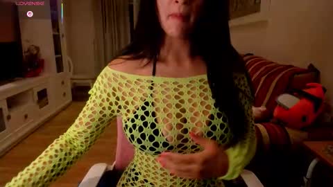 Snapshot of bella_pocahontas3 chatting on 10-15-25, 09:59 bella_pocahontas3 online show from 10-15-25, 09:59