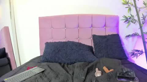 Bella online show from 04-28-26, 07:30