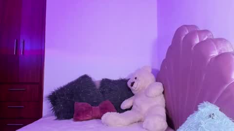 Snapshot of bella_sun_ chatting on 09-23-25, 05:43 Valeria Model Independent online show from 09-23-25, 05:43