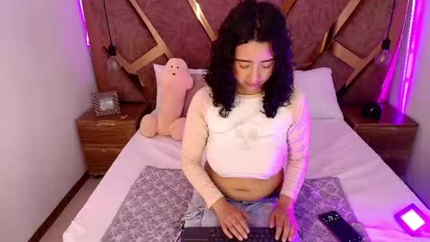 Bella Swwan  online show from 05-24-26, 02:44