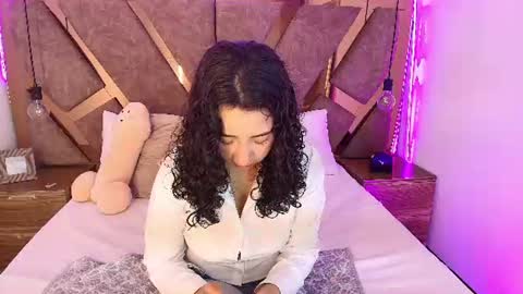 Bella Swwan  online show from 07-09-26, 02:32