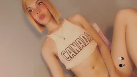 Snapshot of bella_tara chatting on 12-26-24, 03:38 Bella online show from 12-26-24, 03:38