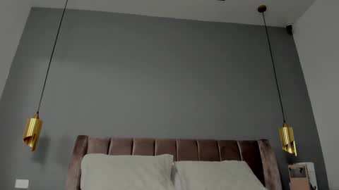 Snapshot of bella_vibes chatting on 12-22-25, 06:38 B E L L A online show from 12-22-25, 06:38