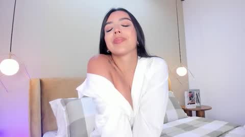 Snapshot of bella_vibes chatting on 02-17-26, 08:26 B E L L A online show from 02-17-26, 08:26