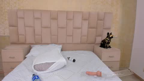 Snapshot of bellaastorm chatting on 02-19-25, 05:27 bellaastorm online show from 02-19-25, 05:27